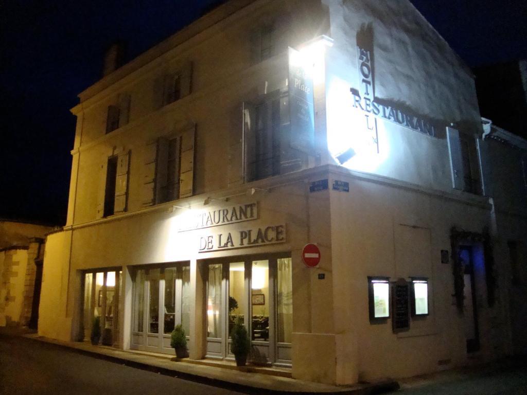 Restaurant De La Place Hotel 2*